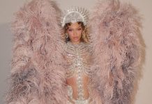 Após uma década, Beyoncé vai ao Met Gala e acende mais rumores de álbum rock