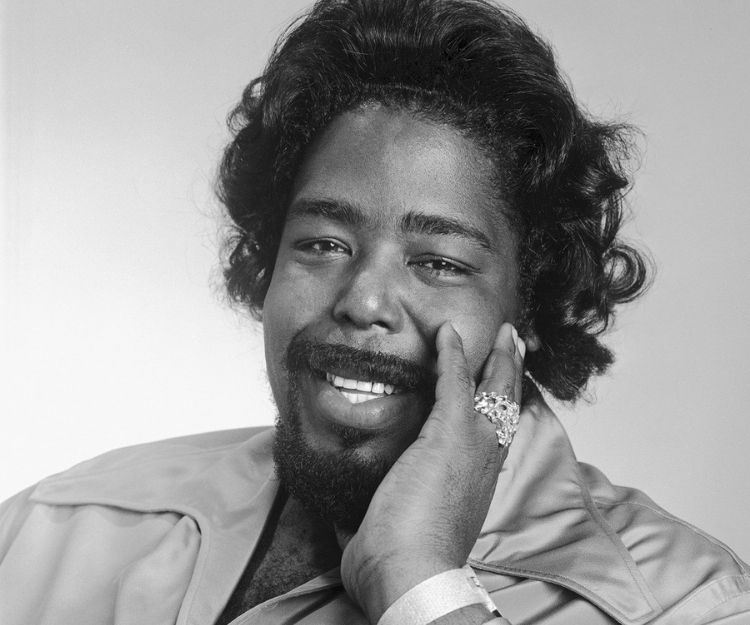 Barry White completaria 76 anos confira 6 discos marcantes do cantor
